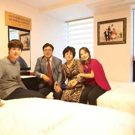 Hotel Myeongdong Mom House Seul Esterno foto