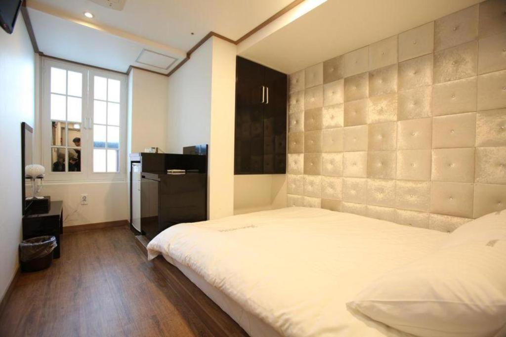 Hotel Myeongdong Mom House Seul Esterno foto