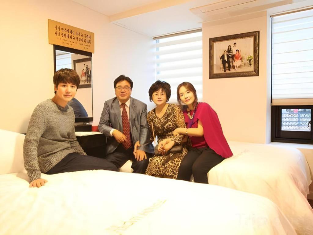 Hotel Myeongdong Mom House Seul Esterno foto