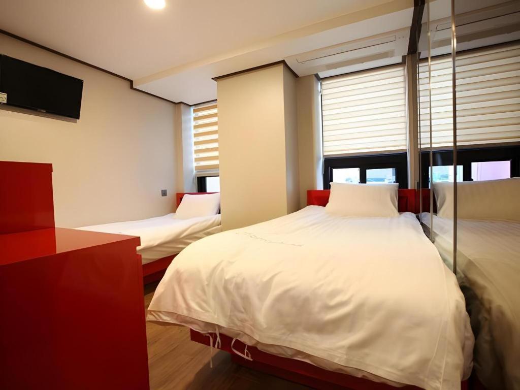 Hotel Myeongdong Mom House Seul Esterno foto