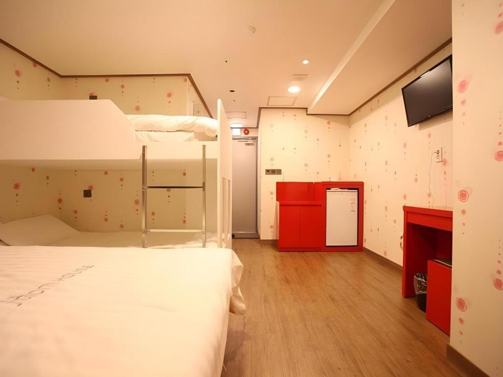 Hotel Myeongdong Mom House Seul Esterno foto