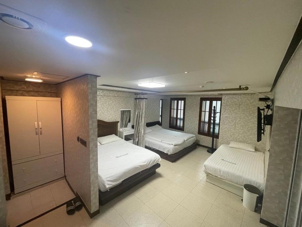 Hotel Myeongdong Mom House Seul Esterno foto