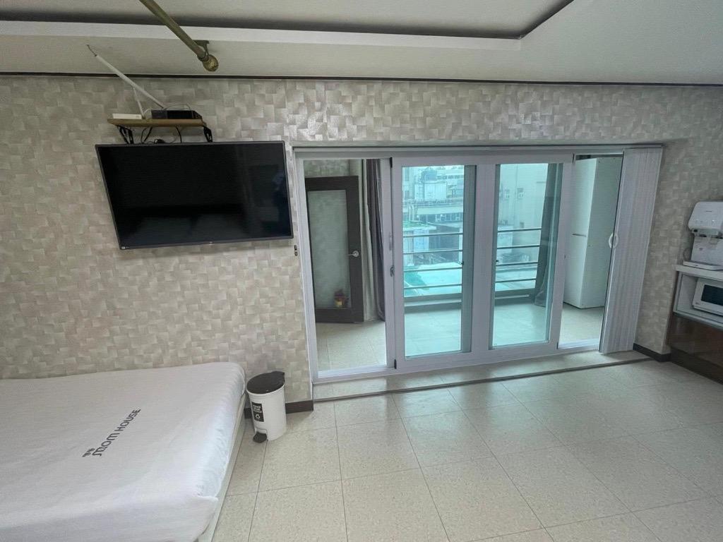 Hotel Myeongdong Mom House Seul Esterno foto