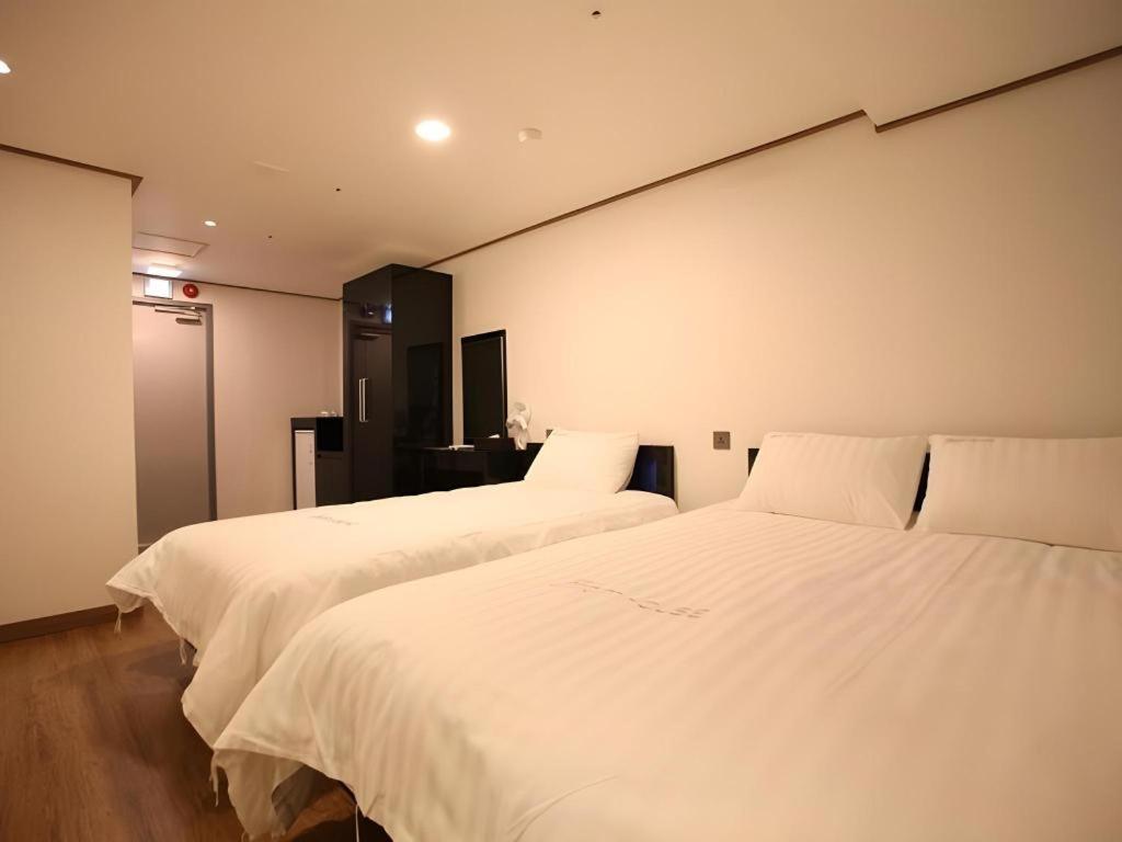 Hotel Myeongdong Mom House Seul Esterno foto