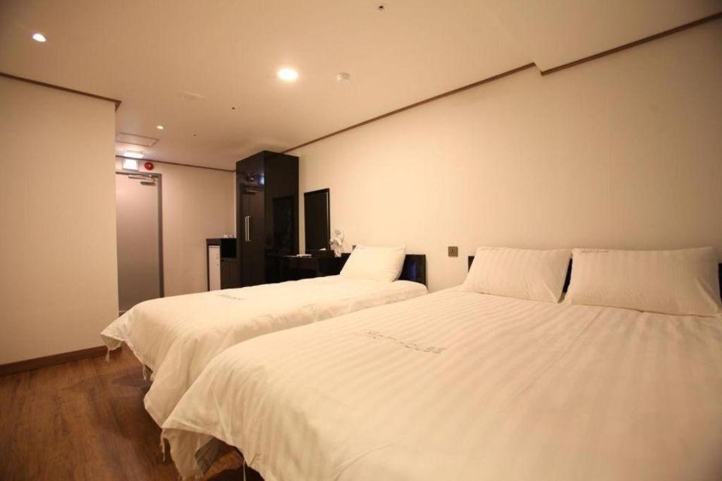 Hotel Myeongdong Mom House Seul Esterno foto